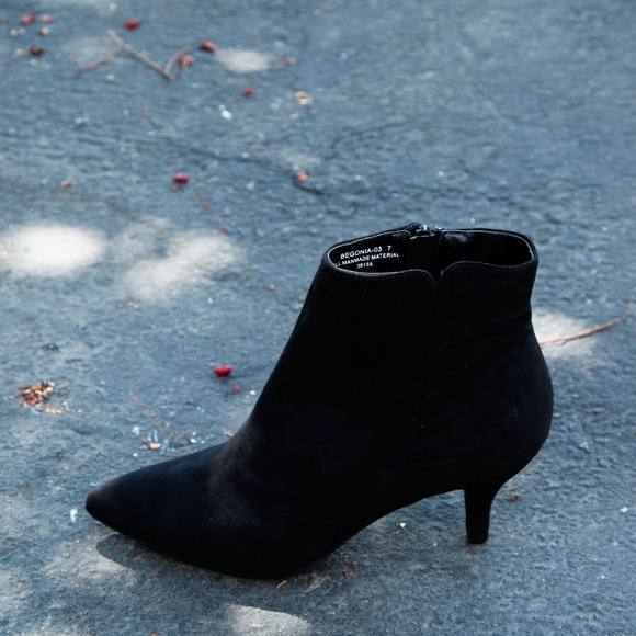 SZ 8 Pointed Toe Kitten Heel Ankle Booties Boots - Picture 3 of 6